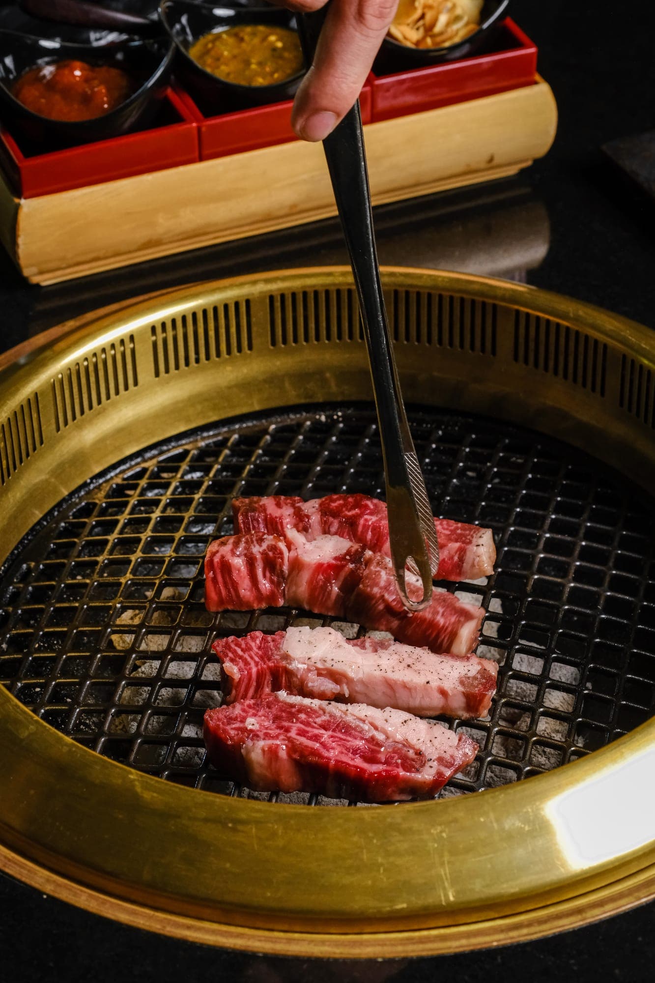 Wagyu on a golden yakiniku grill at Sumizen