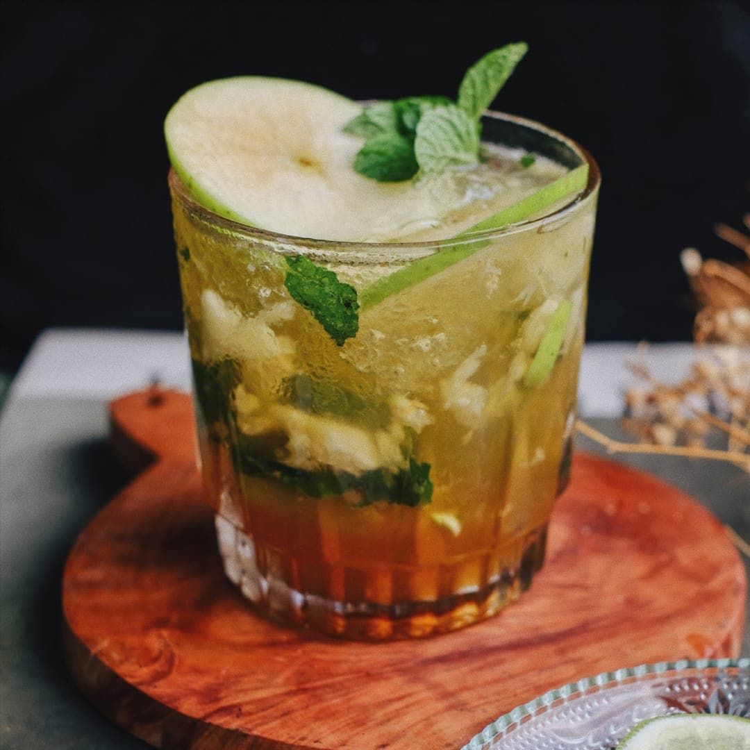 An iced tea cocktail with mint